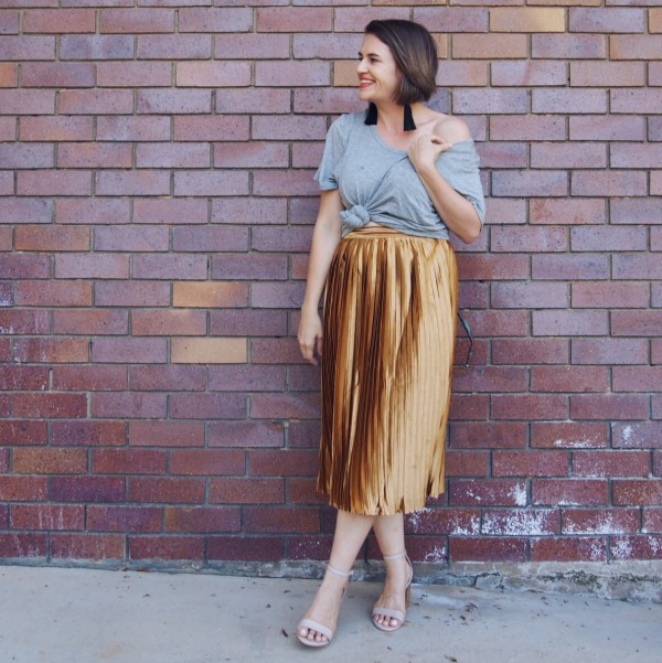 how to wear a gold pleated skirt grey tee